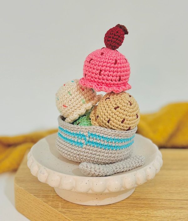 kids crochet play food sundae set - strawberry, vanilla, mint and chocolate ice cream scoop with spoon and bowl