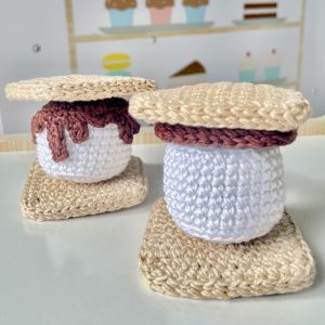 smores - graham biscuit , marshmallow, chocolate